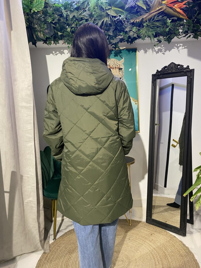 Parka reversible verde y champagne satinado - Imagen 4