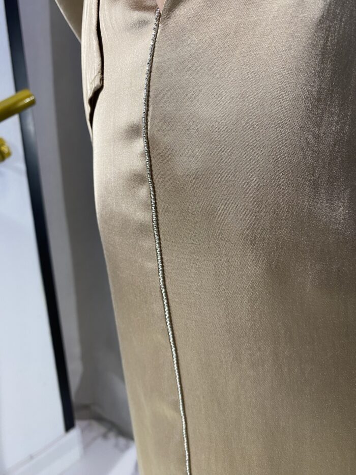 Pantalón fluido beige raso detalle lateral - Imagen 3