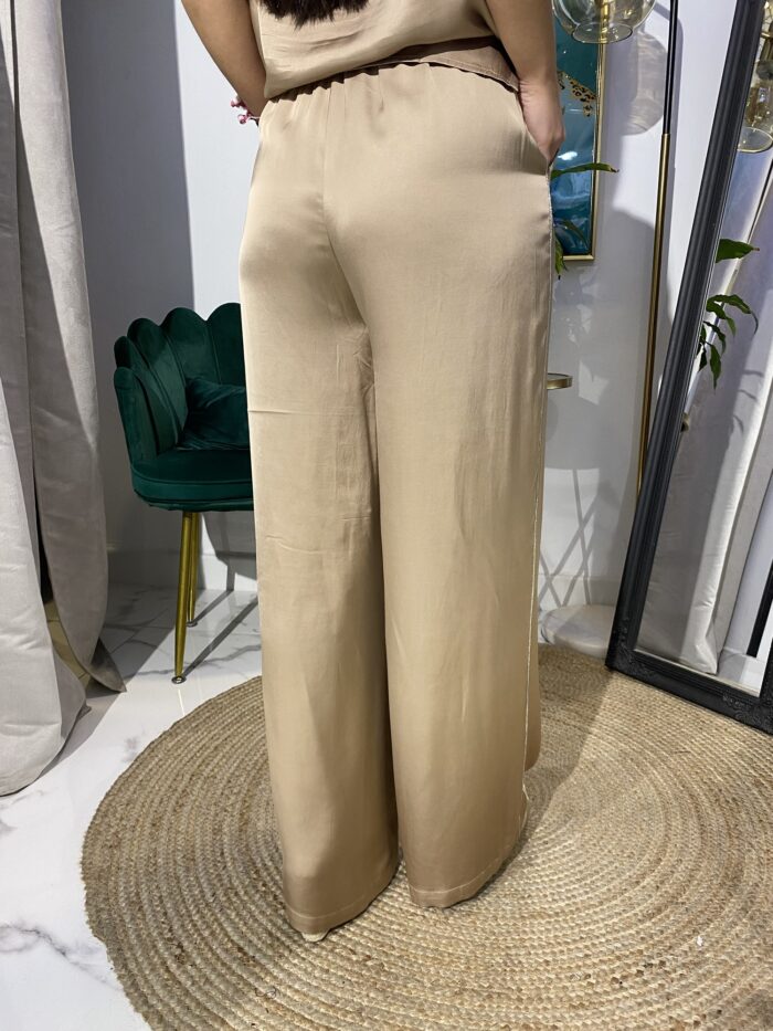 Pantalón fluido beige raso detalle lateral - Imagen 5